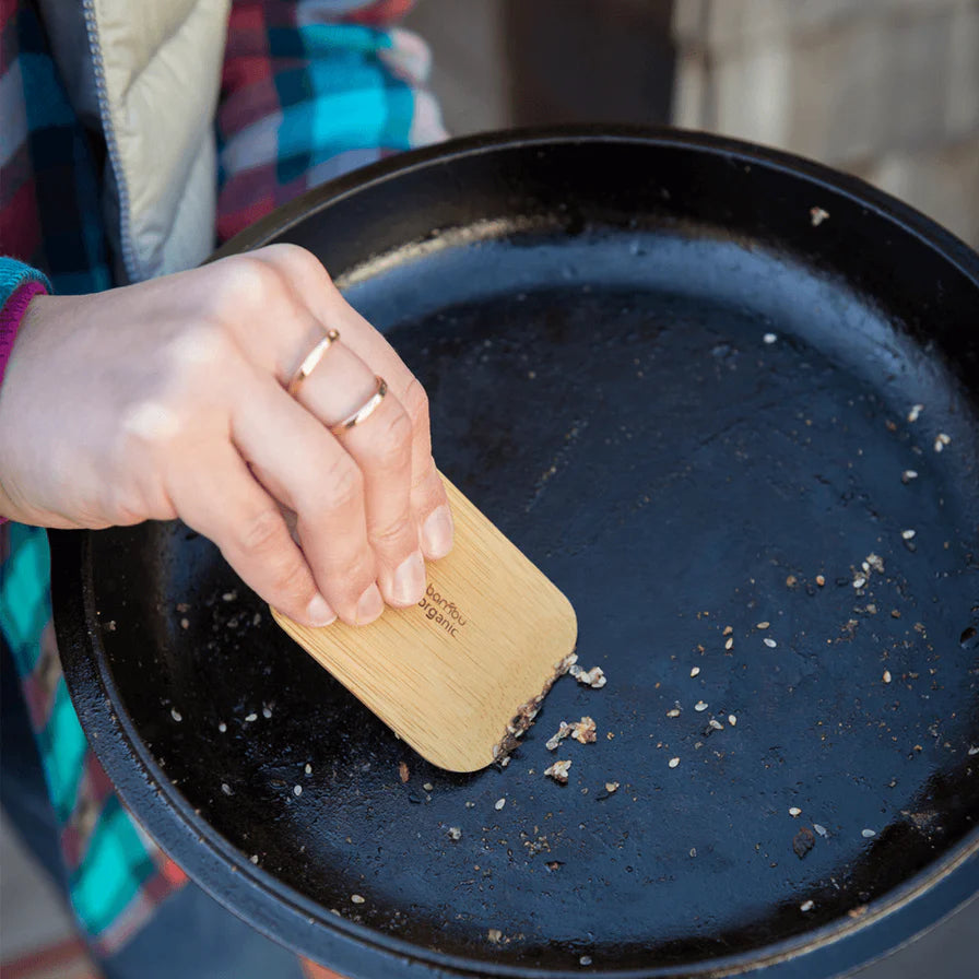 Grattoir à casseroles et poêles