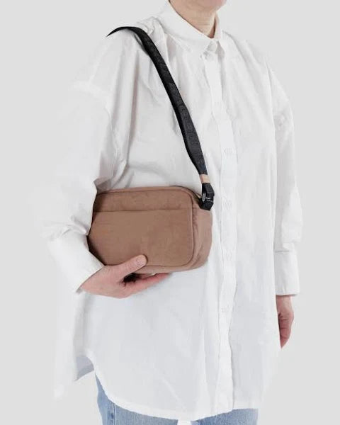 Sac bandoulière pour appareil photo Baggu | Taupe
