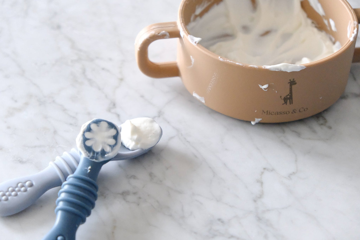 Les cuillères d'apprentissage en silicone